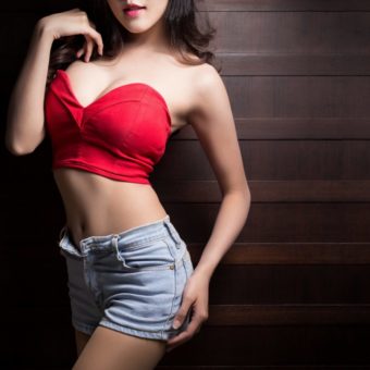 セクシィな服装の女性